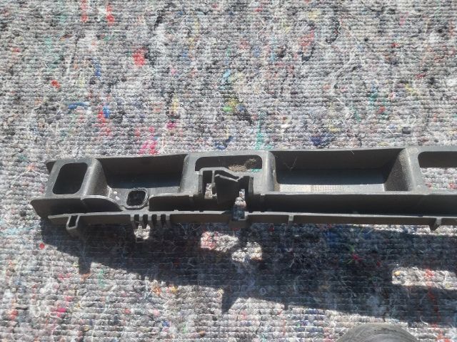 bontott VW TOURAN Hátsó középső Lökhárító Tartó (Műanyag)