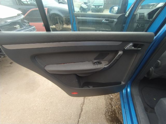 bontott VW TOURAN Hátsó középső Ülés