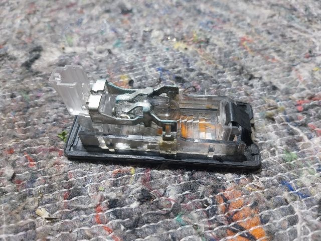 bontott VW TOURAN Hátsó Rendszámtábla Világítás