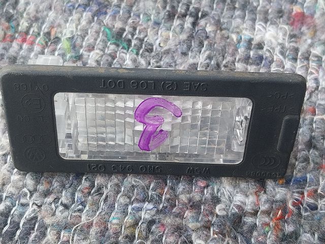 bontott VW TOURAN Hátsó Rendszámtábla Világítás