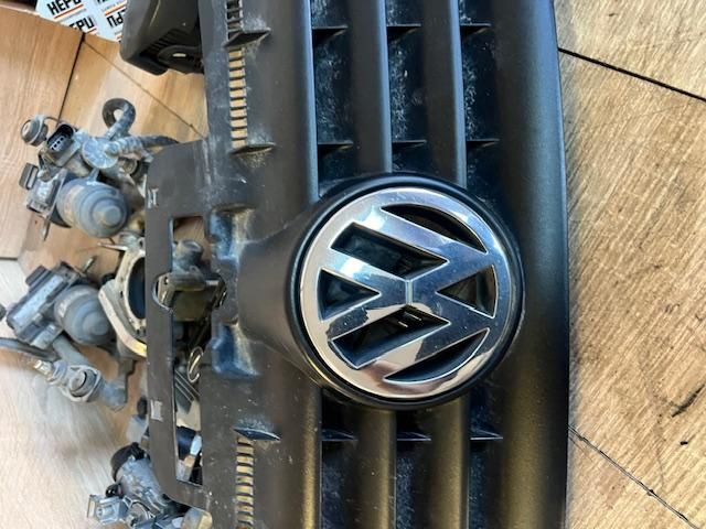 bontott VW TOURAN Hűtőrács