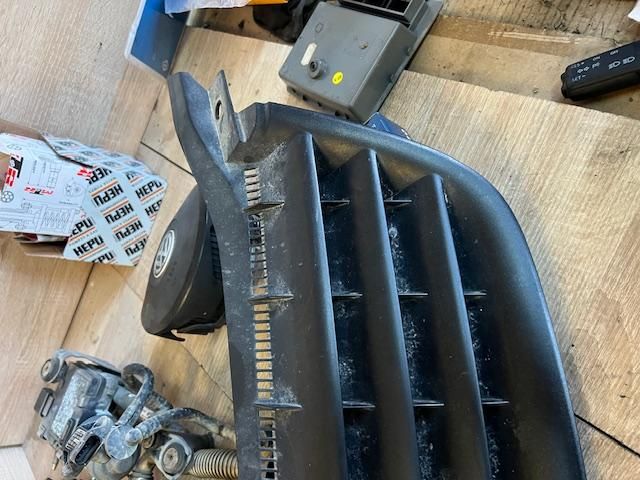 bontott VW TOURAN Hűtőrács