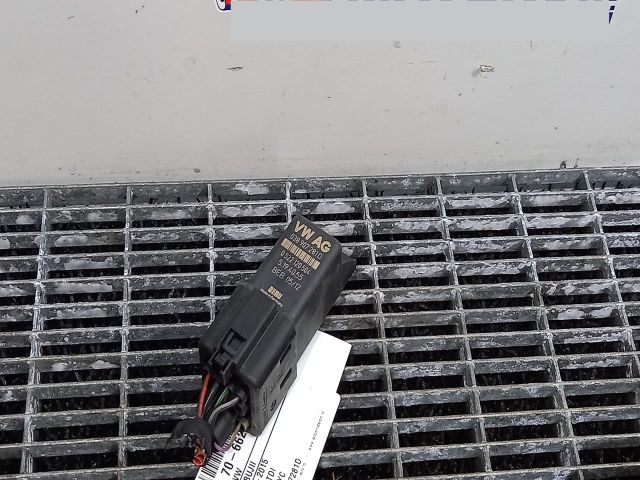 bontott VW TOURAN Izzító Relé