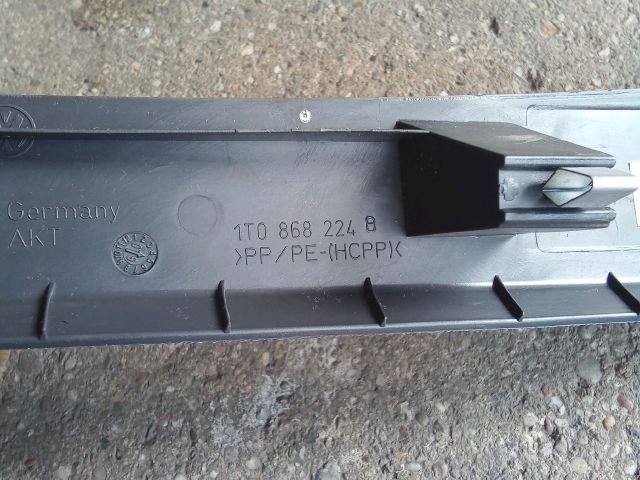 bontott VW TOURAN Jobb A Oszlop Burkolat