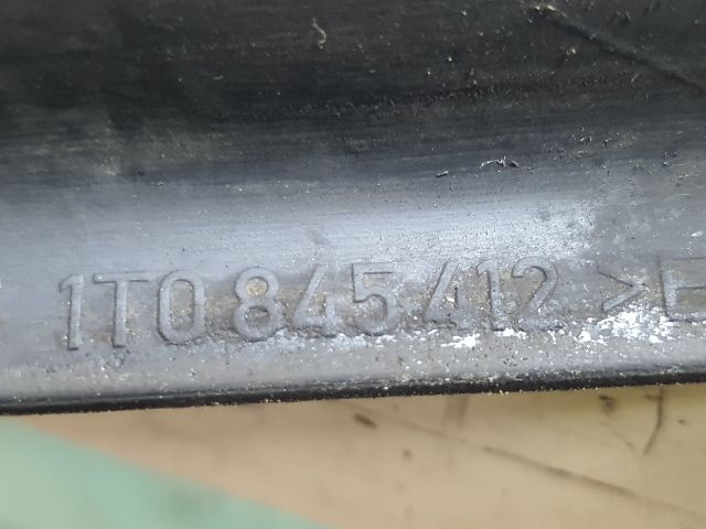 bontott VW TOURAN Jobb A Oszlop Hangszóró Burkolat