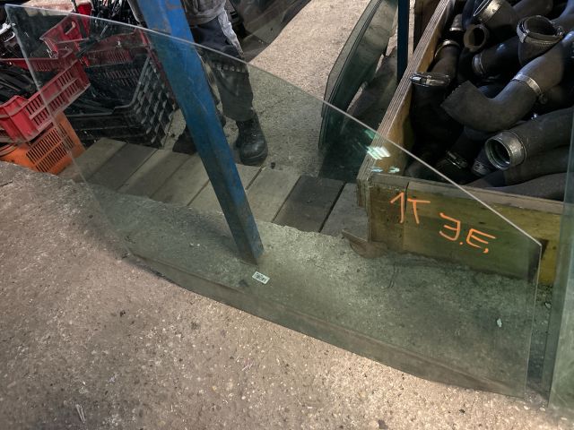 bontott VW TOURAN Jobb első Ablak