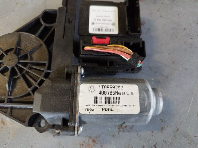 bontott VW TOURAN Jobb első Ablakemelő Motor