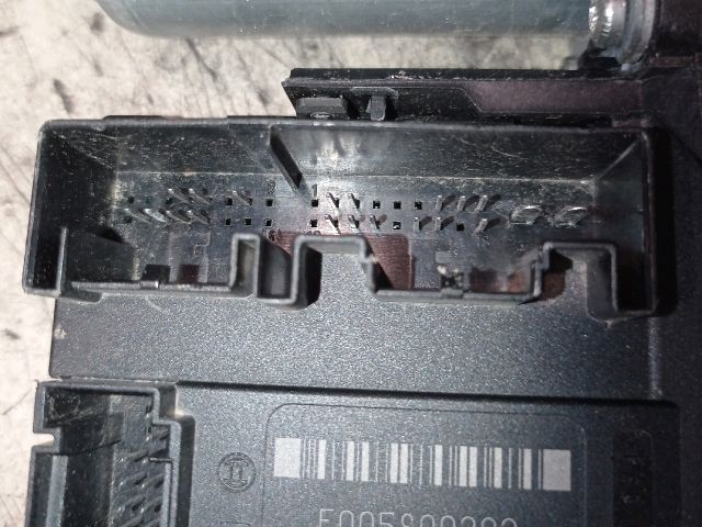 bontott VW TOURAN Jobb első Ablakemelő Motor