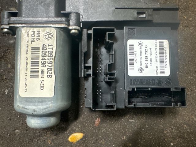 bontott VW TOURAN Jobb első Ablakemelő Motor