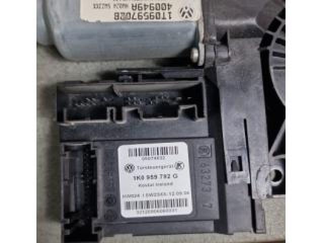bontott VW TOURAN Jobb első Ablakemelő Motor