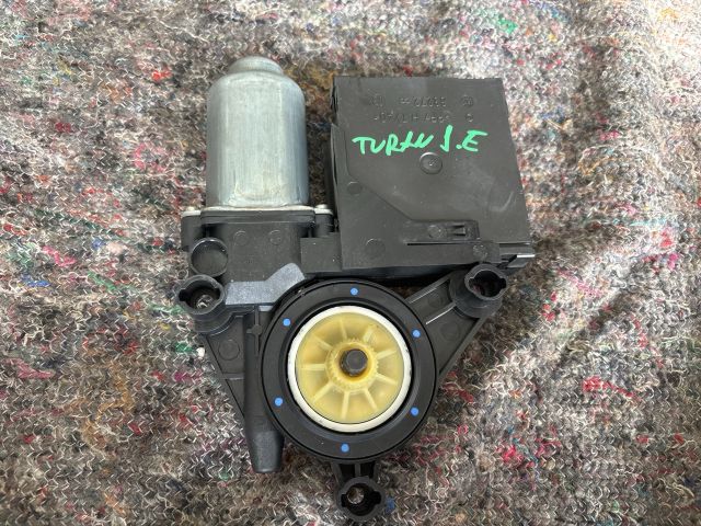 bontott VW TOURAN Jobb első Ablakemelő Motor