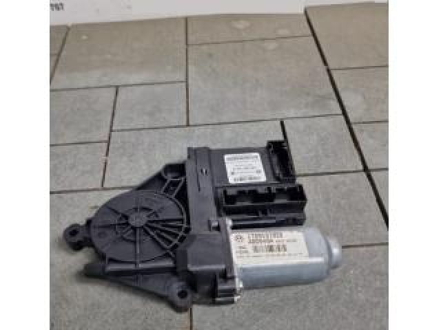 bontott VW TOURAN Jobb első Ablakemelő Motor