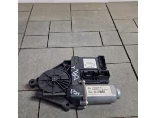 bontott VW TOURAN Jobb első Ablakemelő Motor