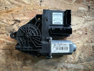 bontott VW TOURAN Jobb első Ablakemelő Motor