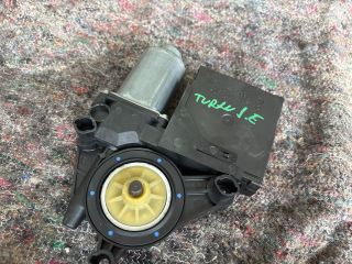 bontott VW TOURAN Jobb első Ablakemelő Motor