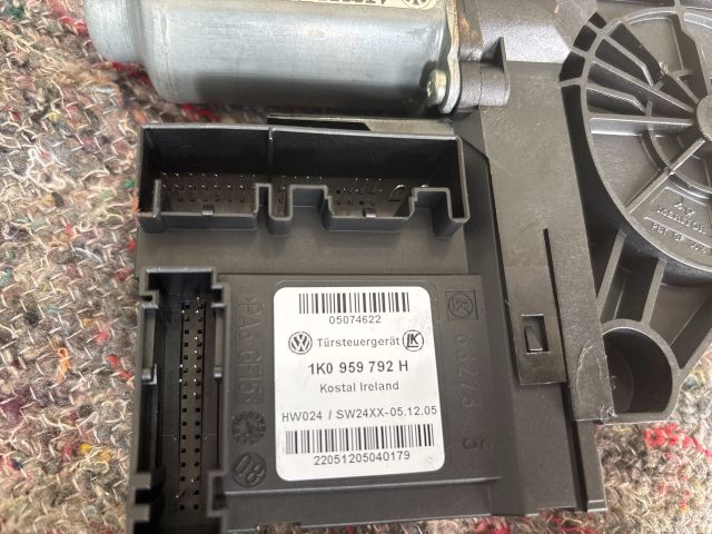 bontott VW TOURAN Jobb első Ablakemelő Motor