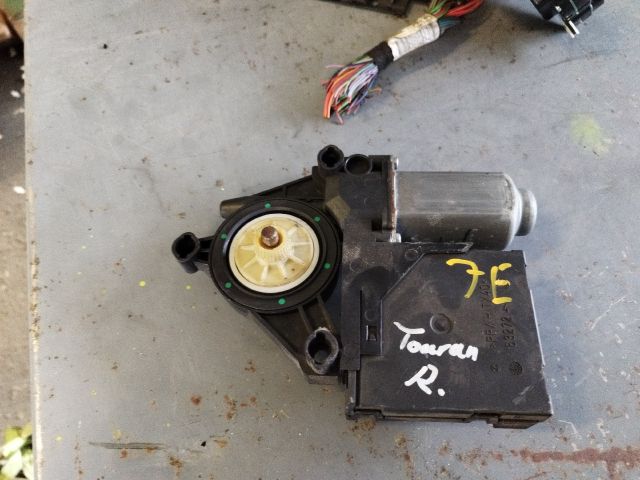 bontott VW TOURAN Jobb első Ablakemelő Motor
