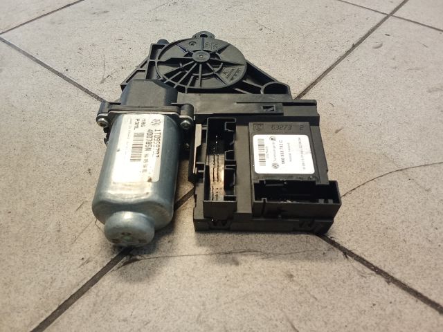 bontott VW TOURAN Jobb első Ablakemelő Motor