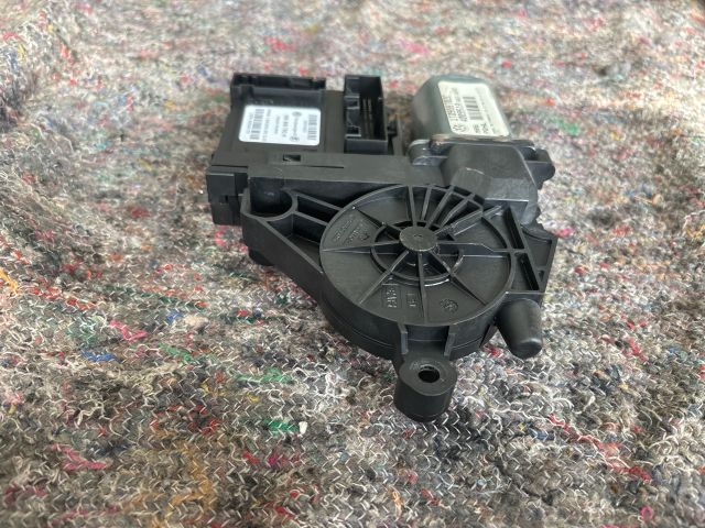 bontott VW TOURAN Jobb első Ablakemelő Motor