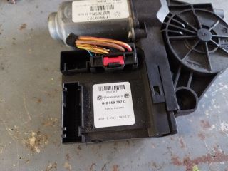 bontott VW TOURAN Jobb első Ablakemelő Motor