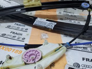 bontott VW TOURAN Jobb első Ablakemelő Szerkezet (Elektromos)