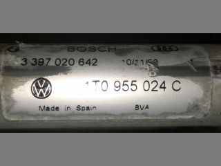 bontott VW TOURAN Jobb első Ablaktörlő Motor