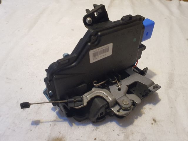 bontott VW TOURAN Jobb első Ajtózár