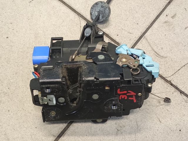 bontott VW TOURAN Jobb első Ajtózár