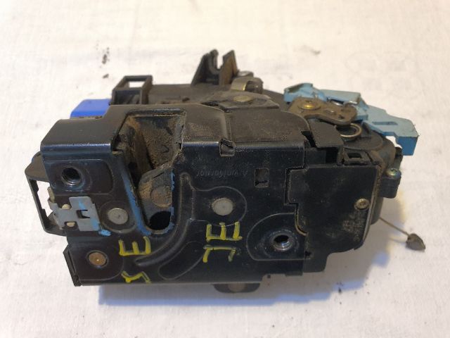 bontott VW TOURAN Jobb első Ajtózár