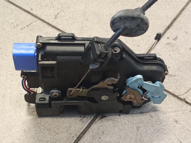 bontott VW TOURAN Jobb első Ajtózár