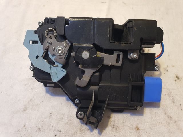 bontott VW TOURAN Jobb első Ajtózár