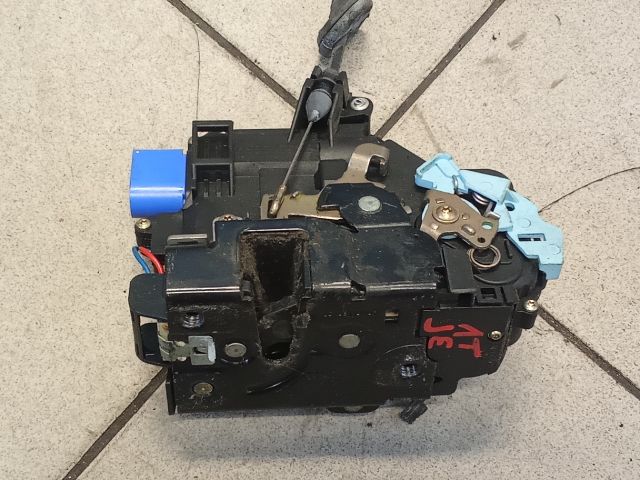 bontott VW TOURAN Jobb első Ajtózár