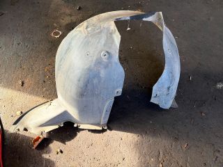 bontott VW TOURAN Jobb első Dobbetét (Kerékjárati, Műanyag)