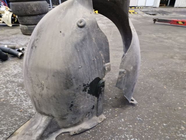 bontott VW TOURAN Jobb első Dobbetét (Kerékjárati, Műanyag)