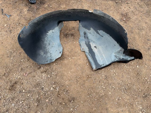 bontott VW TOURAN Jobb első Dobbetét (Kerékjárati, Műanyag)