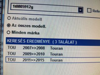 bontott VW TOURAN Jobb első Dobbetét (Kerékjárati, Műanyag)