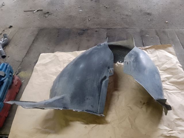 bontott VW TOURAN Jobb első Dobbetét (Kerékjárati, Műanyag)