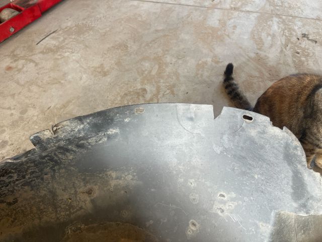 bontott VW TOURAN Jobb első Dobbetét (Kerékjárati, Műanyag)