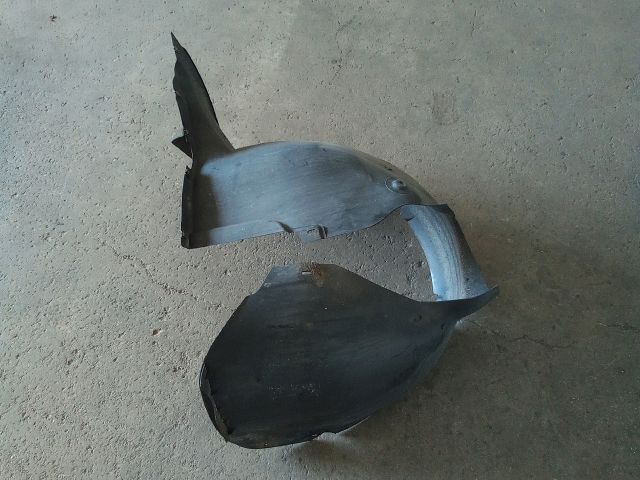 bontott VW TOURAN Jobb első Dobbetét (Kerékjárati, Műanyag)