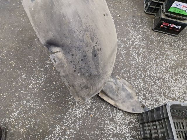 bontott VW TOURAN Jobb első Dobbetét (Kerékjárati, Műanyag)