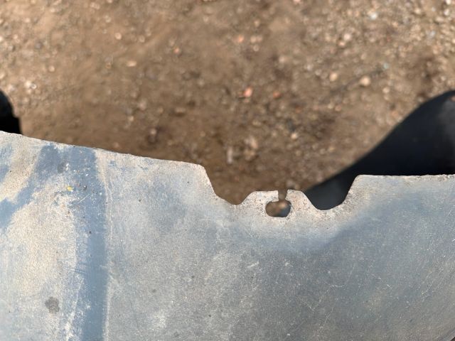 bontott VW TOURAN Jobb első Dobbetét (Kerékjárati, Műanyag)