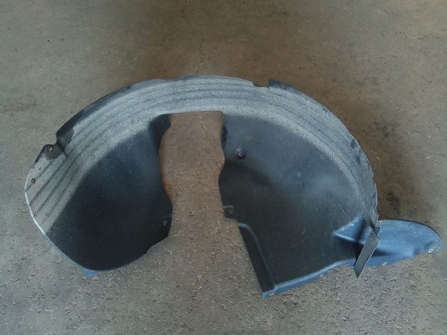 bontott VW TOURAN Jobb első Dobbetét (Kerékjárati, Műanyag)