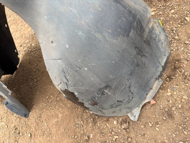 bontott VW TOURAN Jobb első Dobbetét (Kerékjárati, Műanyag)