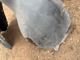 bontott VW TOURAN Jobb első Dobbetét (Kerékjárati, Műanyag)