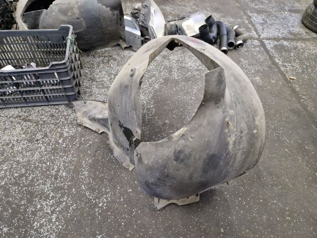 bontott VW TOURAN Jobb első Dobbetét (Kerékjárati, Műanyag)