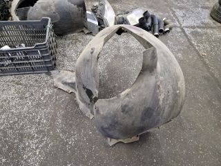 bontott VW TOURAN Jobb első Dobbetét (Kerékjárati, Műanyag)