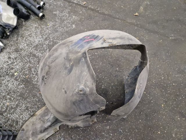 bontott VW TOURAN Jobb első Dobbetét (Kerékjárati, Műanyag)