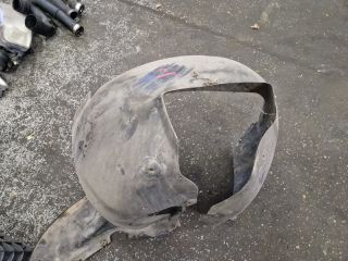 bontott VW TOURAN Jobb első Dobbetét (Kerékjárati, Műanyag)