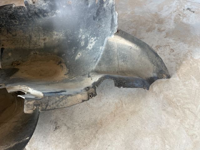 bontott VW TOURAN Jobb első Dobbetét (Kerékjárati, Műanyag)