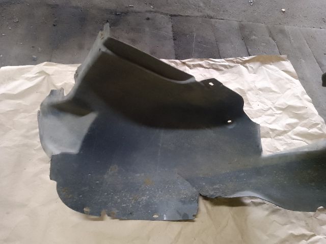 bontott VW TOURAN Jobb első Dobbetét (Kerékjárati, Műanyag)